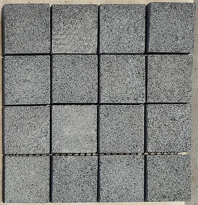 Natūralus grindinio akmens liepsnos paviršius