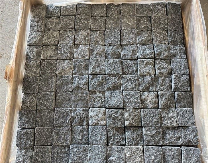 Tumbled Black Granite Cobble Paving Stone JRCP-037